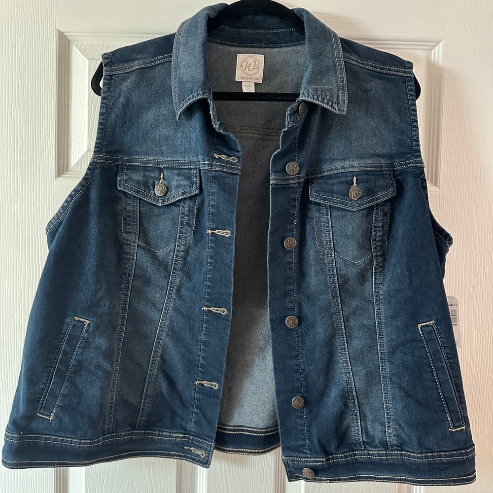 Westport 1962 denim sleeveless vest. NWT
